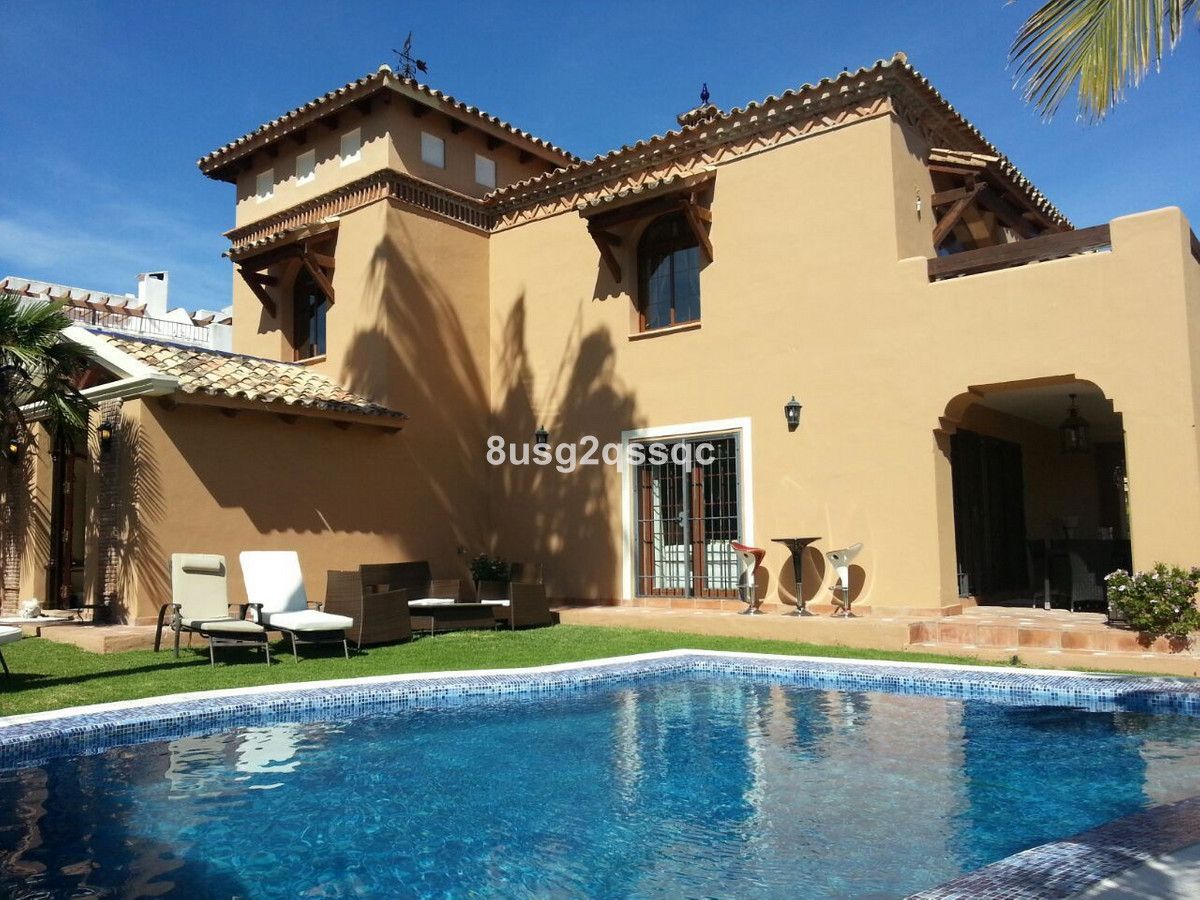 Exterior view of House or chalet for sale in  Madrid Capital  with Heating and Community pool