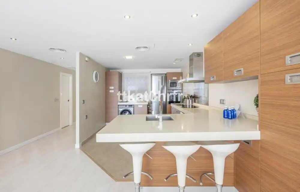 Cuina de Apartament de lloguer en Marbella amb Aire condicionat, Terrassa i Moblat