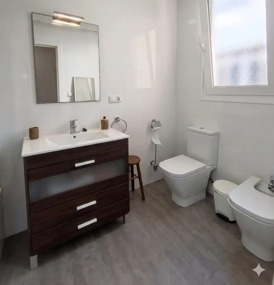 Baño de Piso de alquiler en Almería con Aire acondicionado y Amueblado