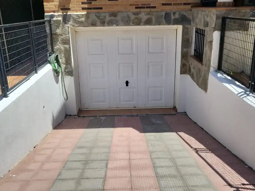 Aparcament de Casa o xalet en venda en Villaviciosa de Odón amb Aire condicionat, Jardí privat i Parquet