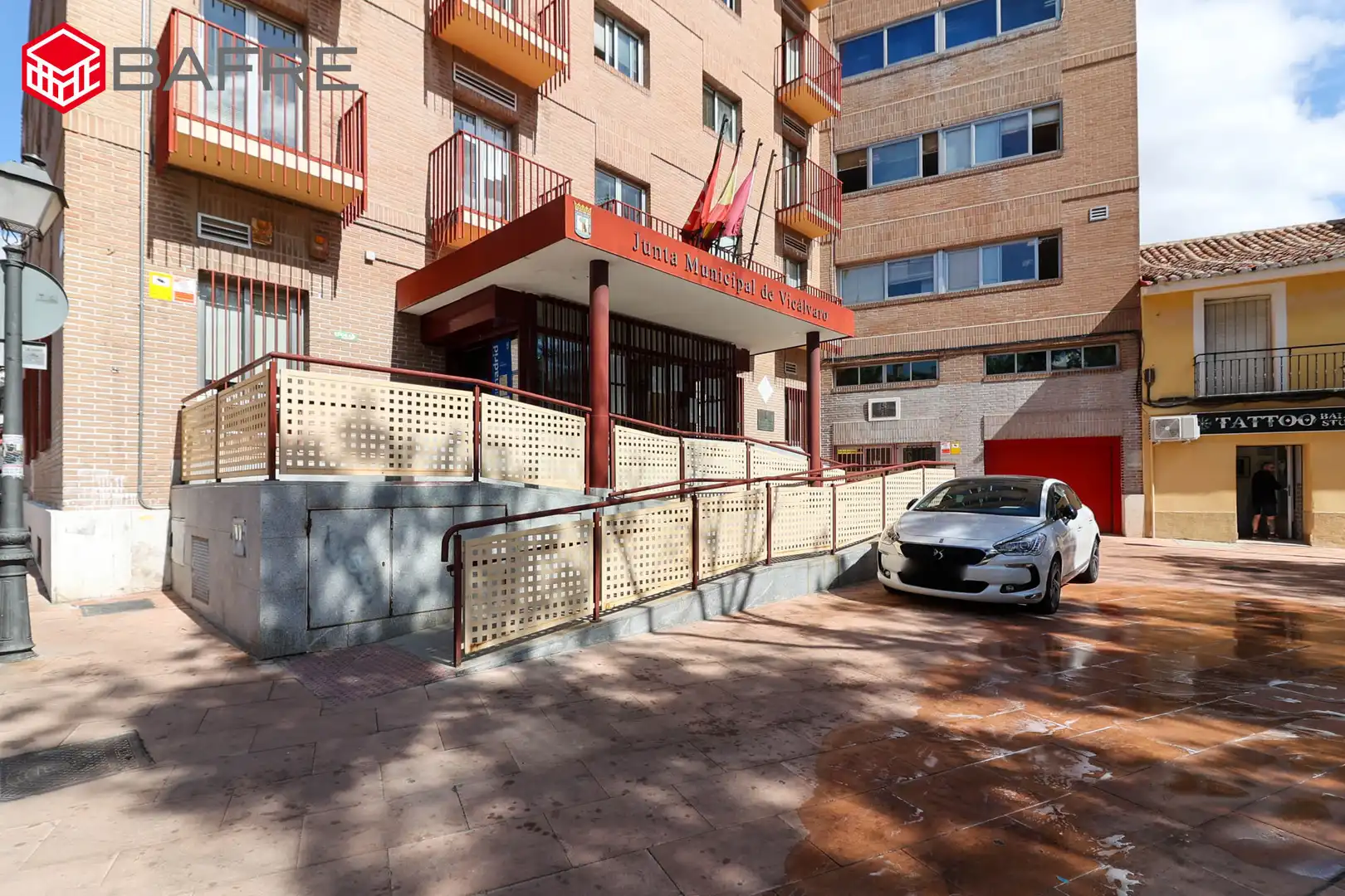 Vista exterior de Local en venda en Madrid