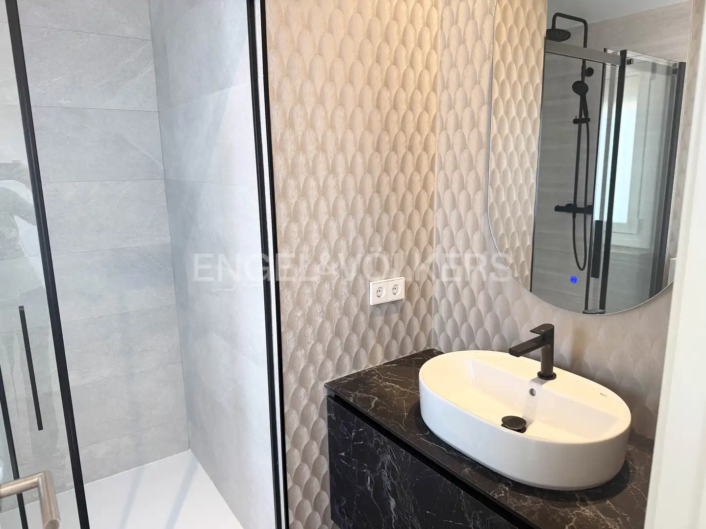 Bathroom of Attic for sale in Madrid  with Air Conditioner, Heating and Parquet flooring