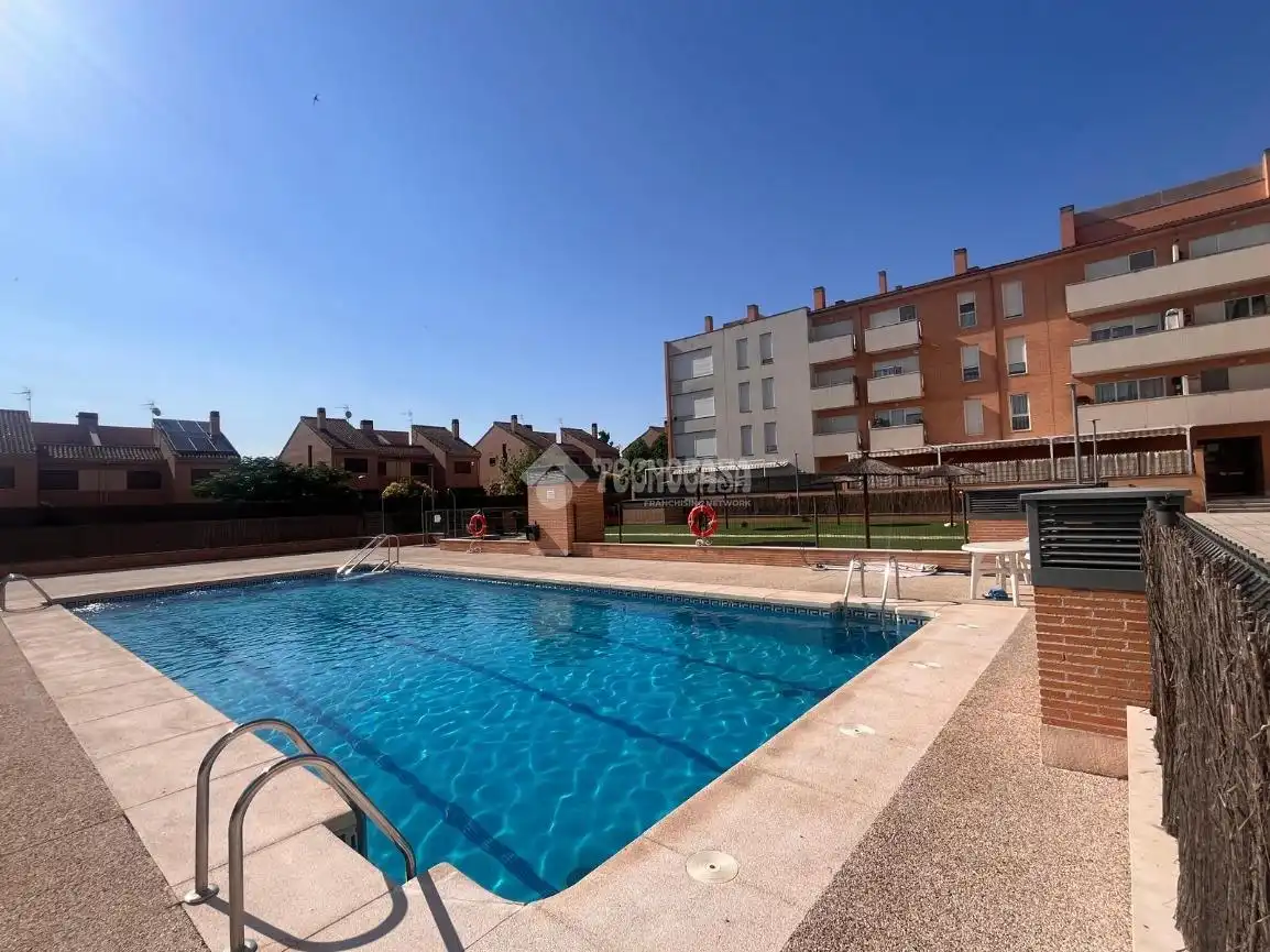 Piscina de Piso de alquiler en Navalcarnero