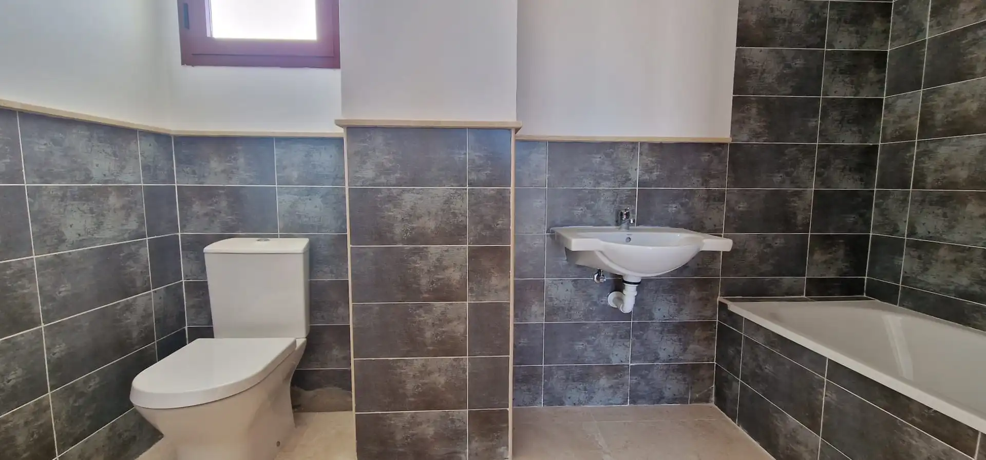 Badezimmer von Einfamilien-Reihenhaus zum Verkauf in Cártama mit Privatgarten und Terrasse