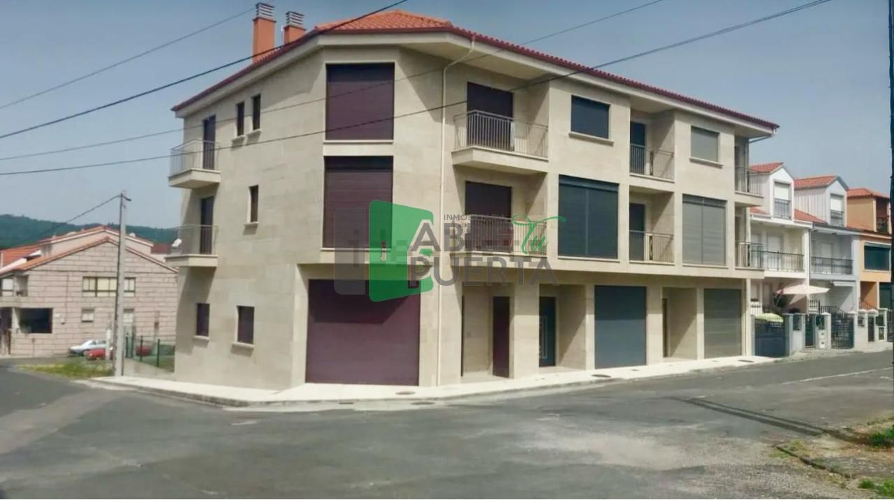 Vista exterior de Casa adosada en venda en Maside amb Calefacció, Jardí privat i Terrassa