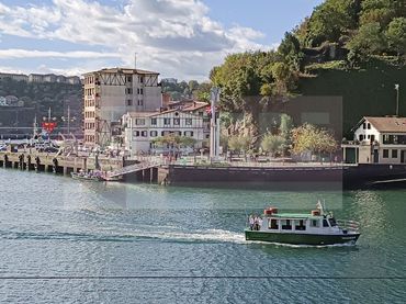 Pis amb balcó en venda a Donibane Kalea