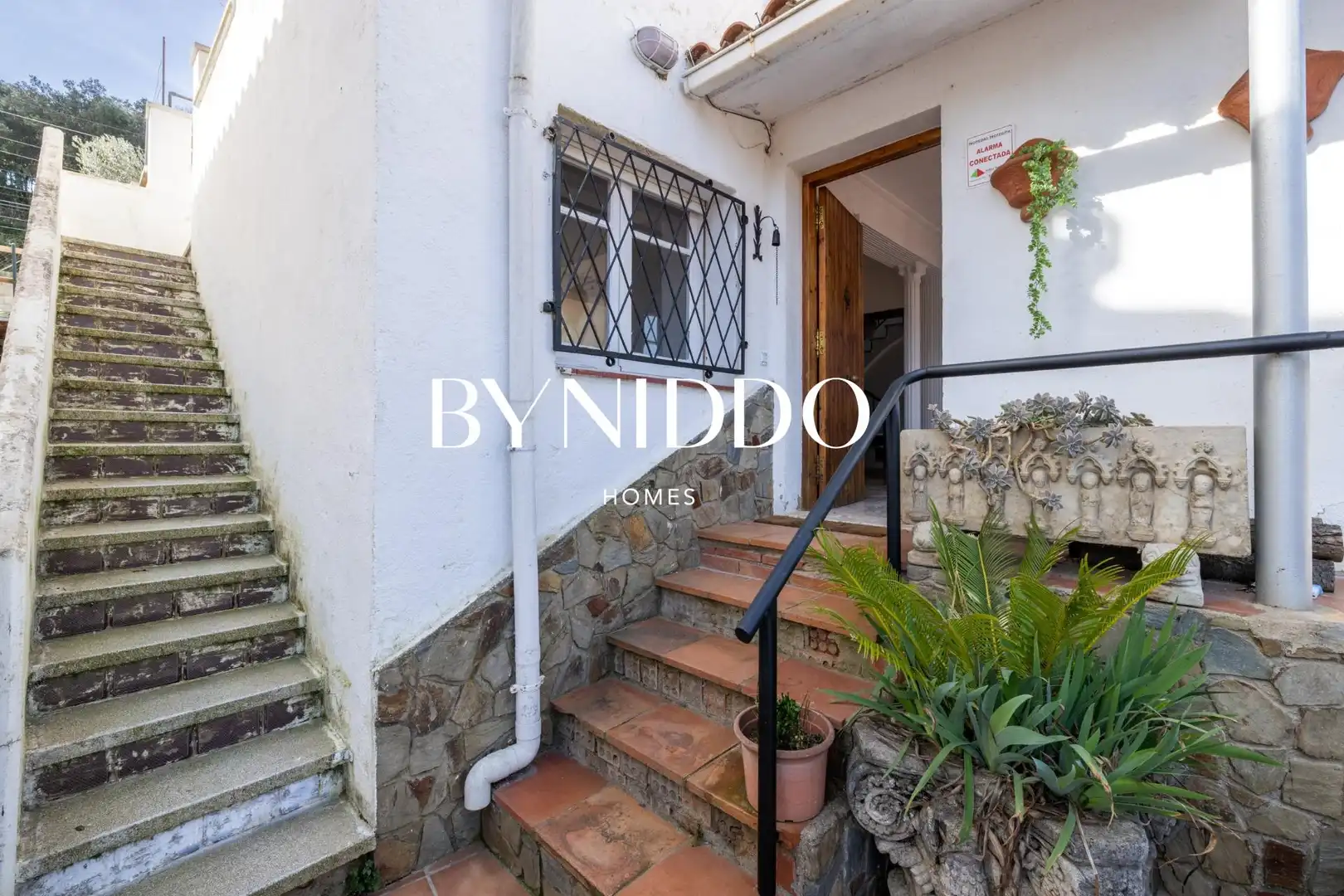 Exterior view of Houses for sale in Sant Cugat del Vallès  with Heating, Private garden and Terrace