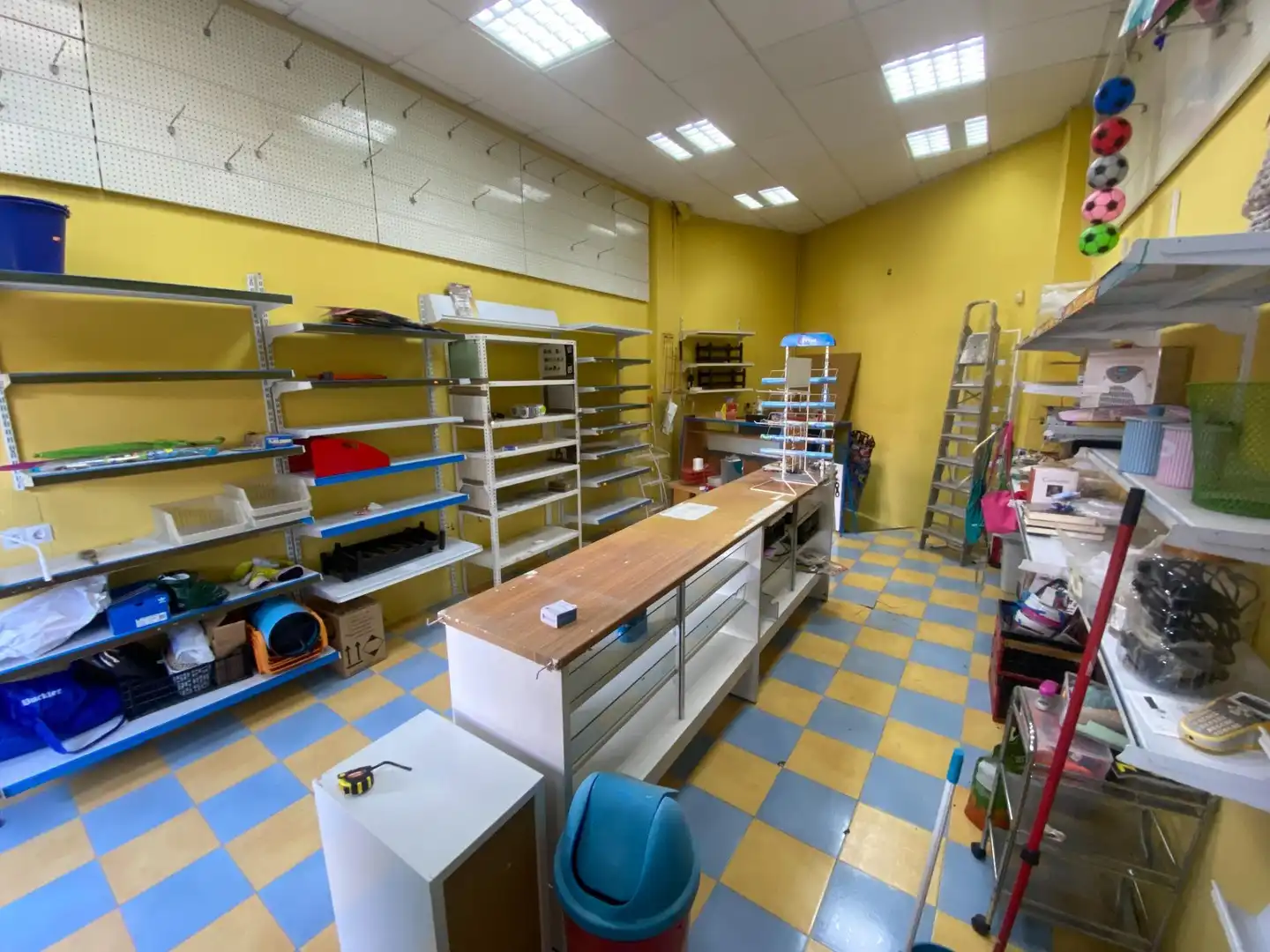 Local en venda en Tomares
