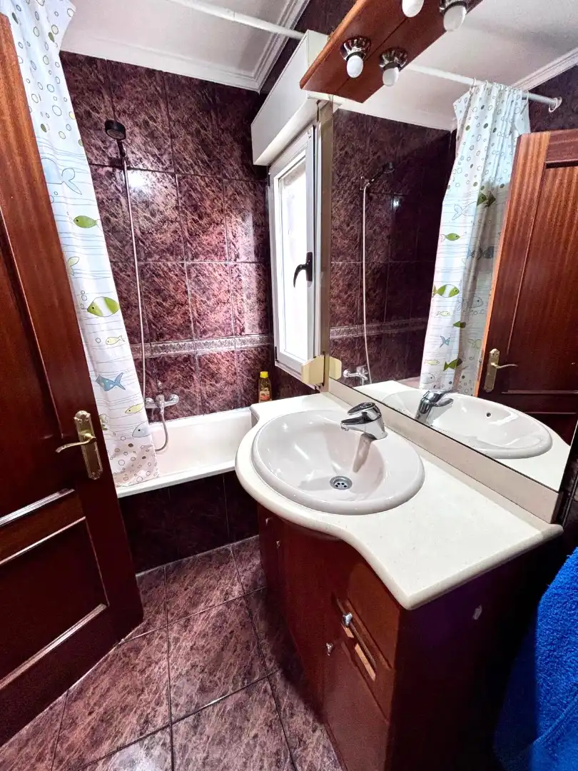Baño de Piso en venta en Gijón  con Calefacción, Terraza y Trastero