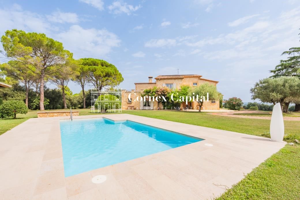 Garden of Country house for sale in Navata  with Air Conditioner, Heating and Private garden