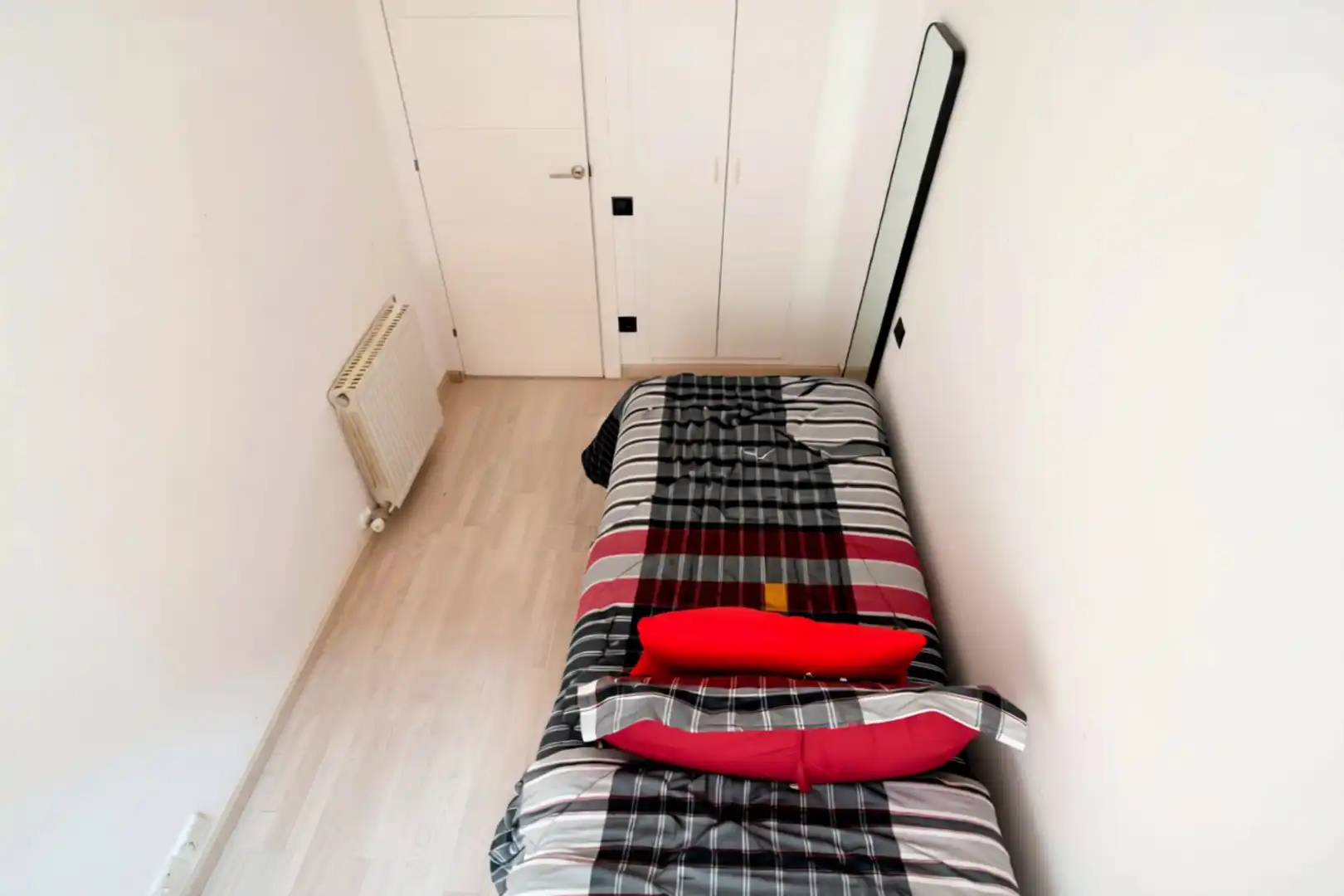 Habitación de Casa adosada en venta en Barcelona con Aire acondicionado, Calefacción y Parquet