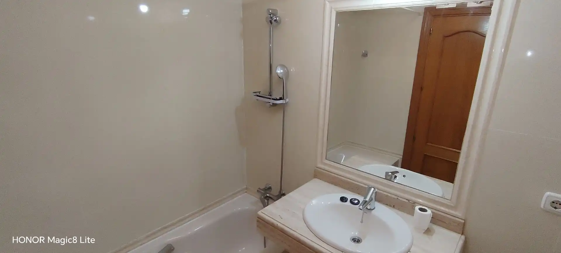 Bathroom of Flat for rent in Alcalá de Henares  with Air Conditioner, Heating and Storage room