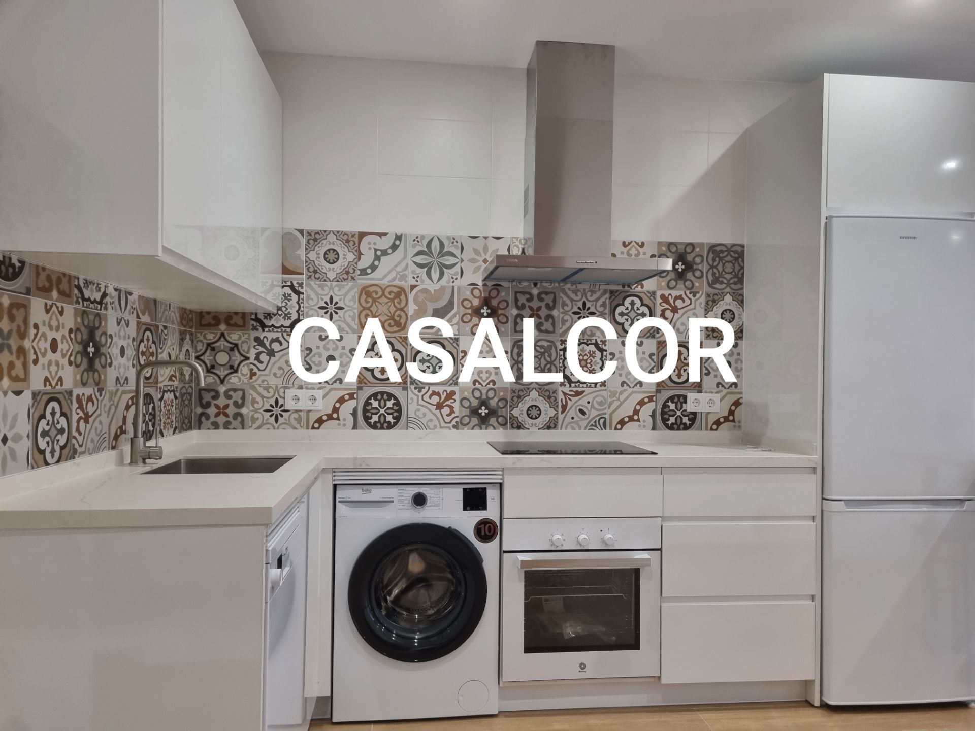 Kitchen of Apartment to rent in Mairena del Alcor  with Air Conditioner, Oven and Washing machine