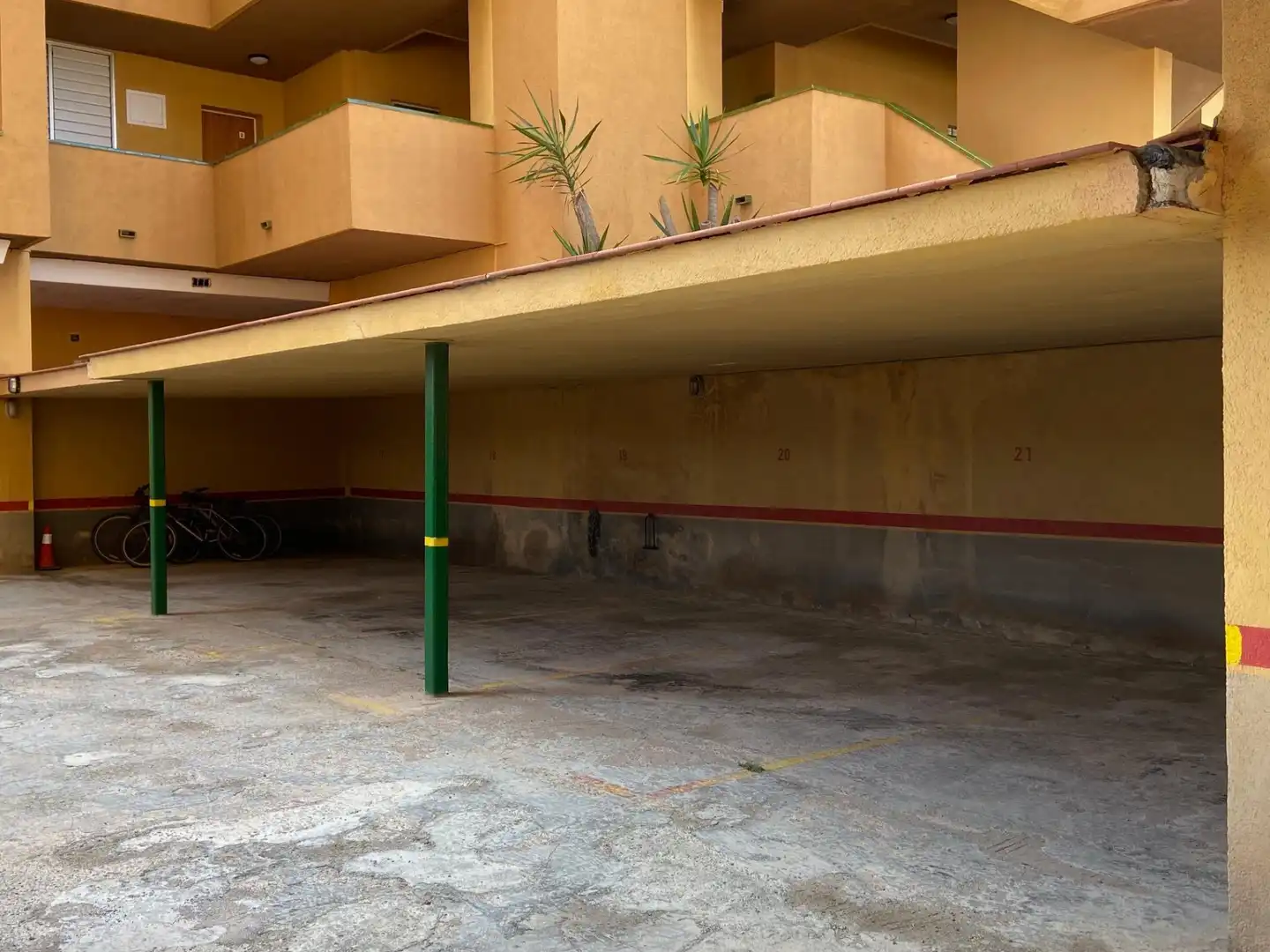 Parkplatz von Wohnung zum Verkauf in Cunit mit Klimaanlage, Heizung und Terrasse