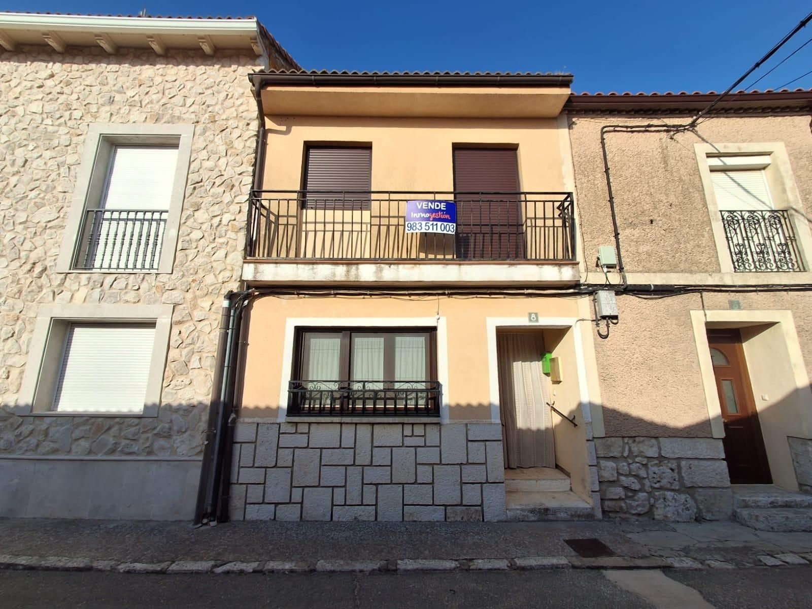 Vista exterior de Casa o xalet en venda en Montemayor de Pililla amb Calefacció i Balcó