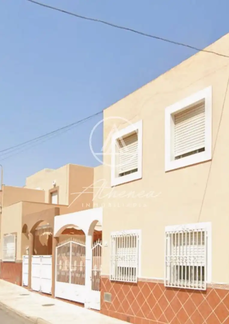 Vista exterior de Casa adosada en venta en Vícar con Terraza