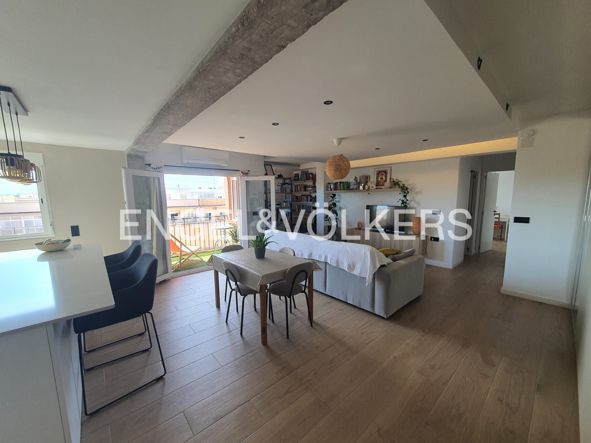 Sala d'estar de Apartament de lloguer en  Valencia Capital amb Calefacció, Terrassa i Moblat