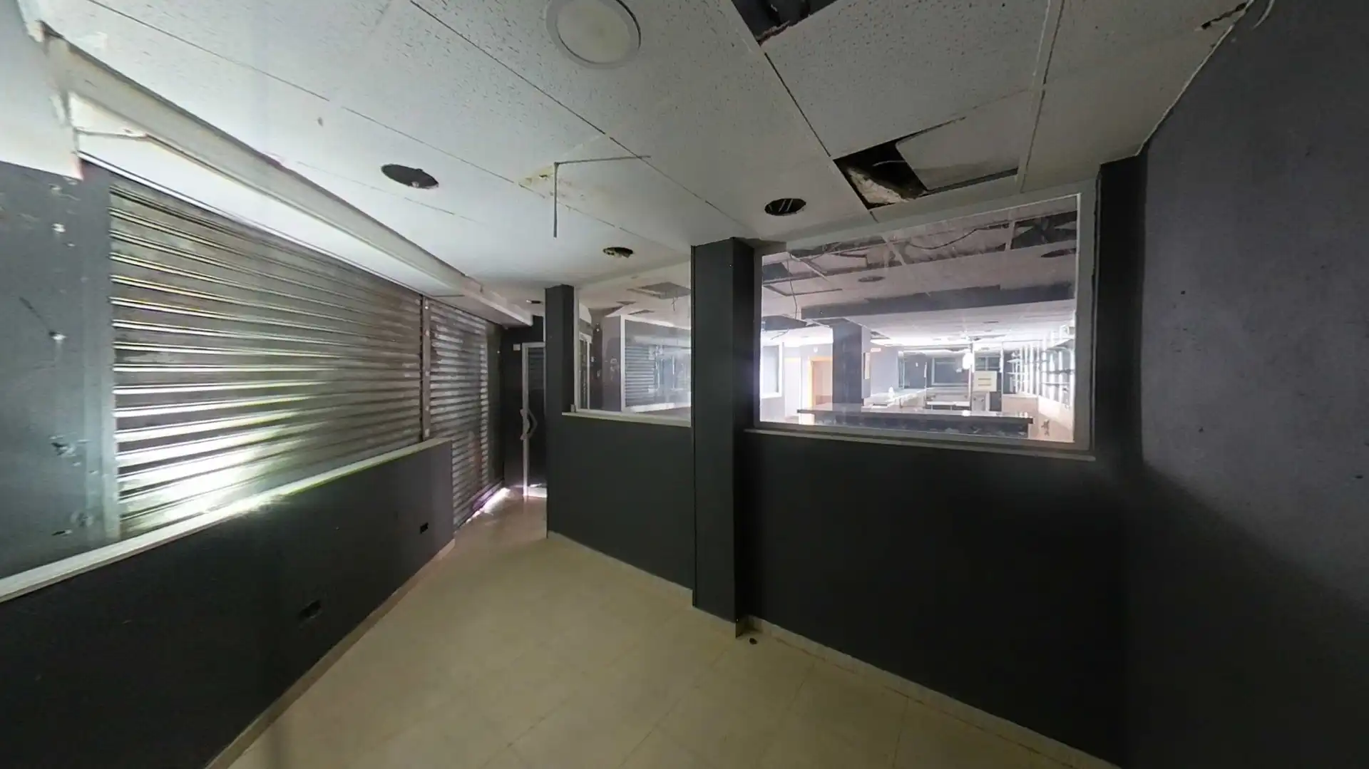 Local comercial en venda a Margarida Xirgu, imagen 4