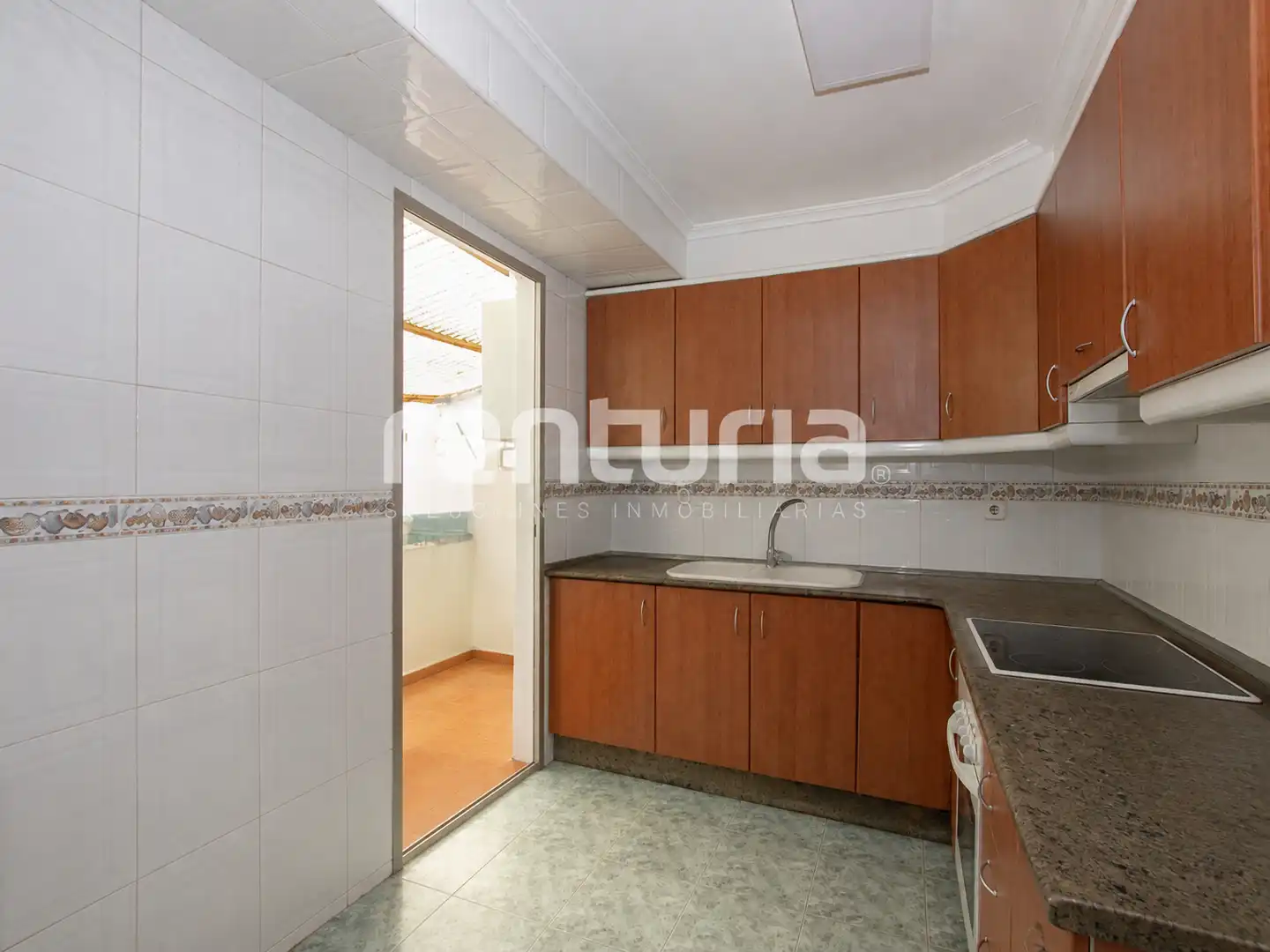 Cocina de Piso en venta en Valencia con Terraza, Trastero y Horno