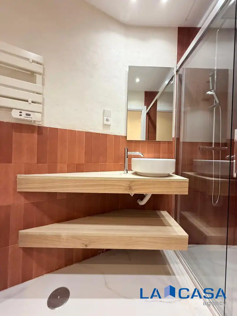 Bathroom of Ground floor for sale in Madrid  with Heating