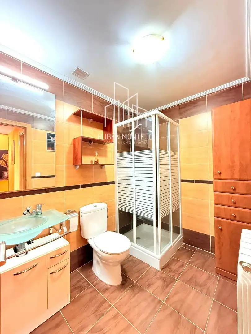 Baño de Casa adosada en venta en Galindo y Perahuy con Calefacción, Jardín privado y Terraza