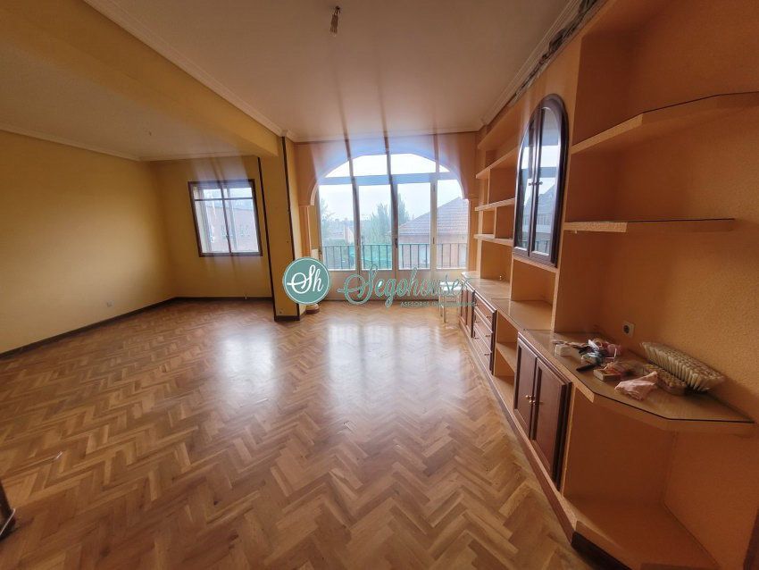 Flat for sale in Segovia Capital  with Heating, Parquet flooring and Balcony