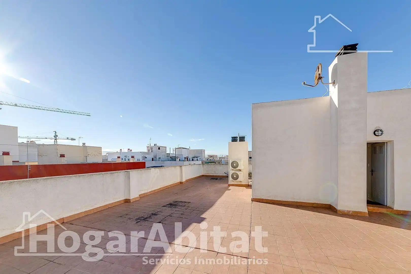 Flat with terrace for sale in Calle FINLANDIA, imagen 2