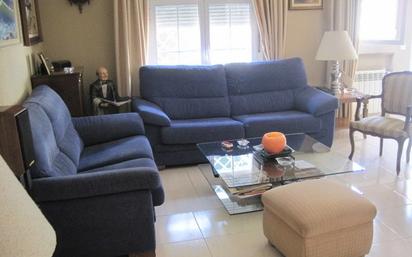 Living room of Single-family semi-detached for sale in  Madrid Capital  with Air Conditioner and Terrace