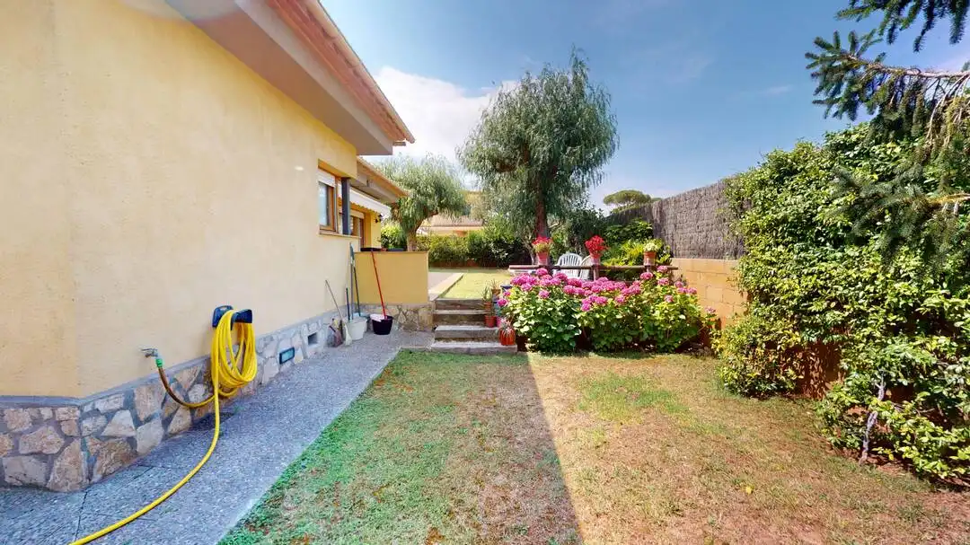 Casa amb jardí en venda a Vall-llobrega, imagen 6
