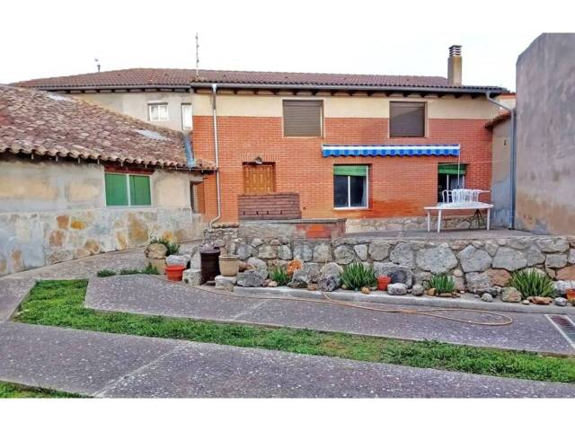 Casa-chalet en Venta en Travesia Mayor, SN en Castromocho