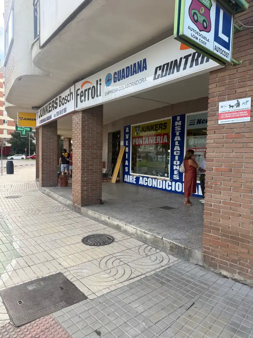 Geschaftsraum zur Miete in Badajoz mit Klimaanlage und Internet