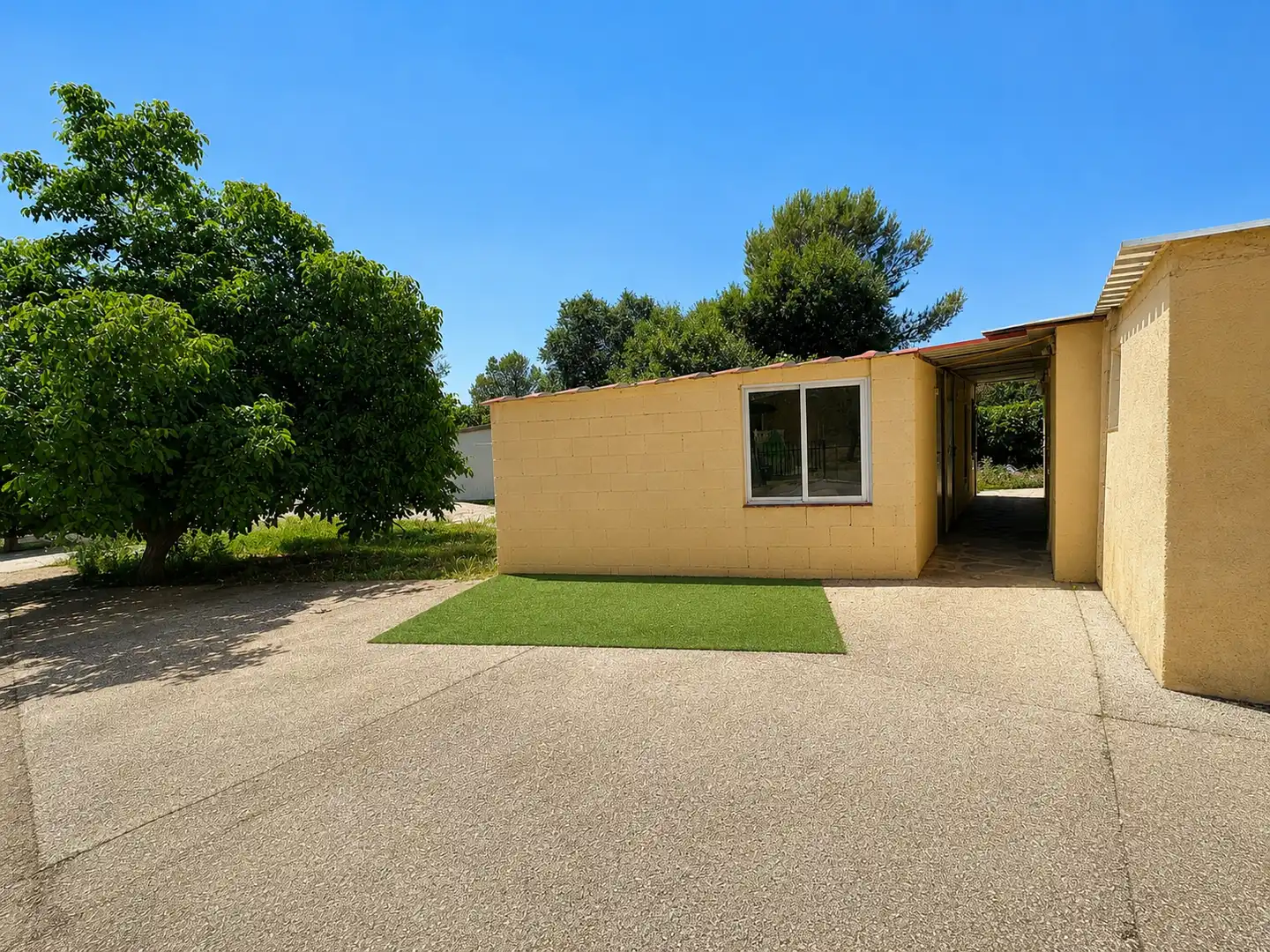 Vista exterior de Casa o chalet en venta en Nuevo Baztán con Aire acondicionado, Calefacción y Jardín privado
