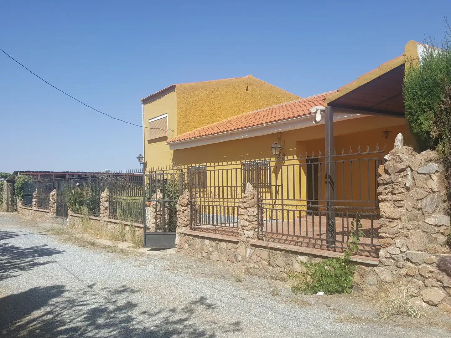 Vista exterior de Casa o xalet en venda en Aldeire amb Jardí privat i Moblat