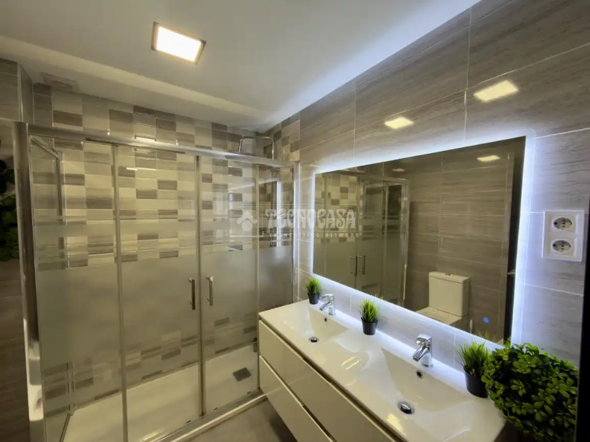 Baño de Casa adosada en venta en Madrid con Aire acondicionado, Calefacción y Terraza