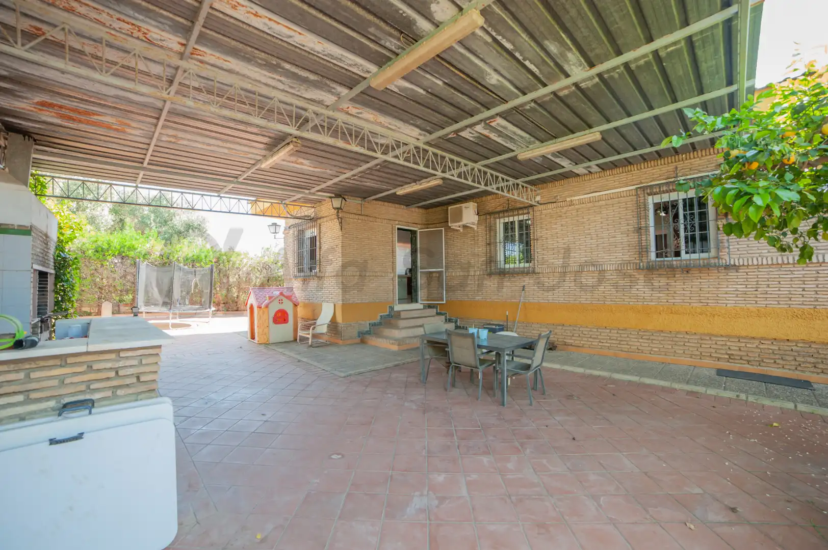 Terrassa de Casa o xalet en venda en La Rinconada amb Aire condicionat, Jardí privat i Piscina