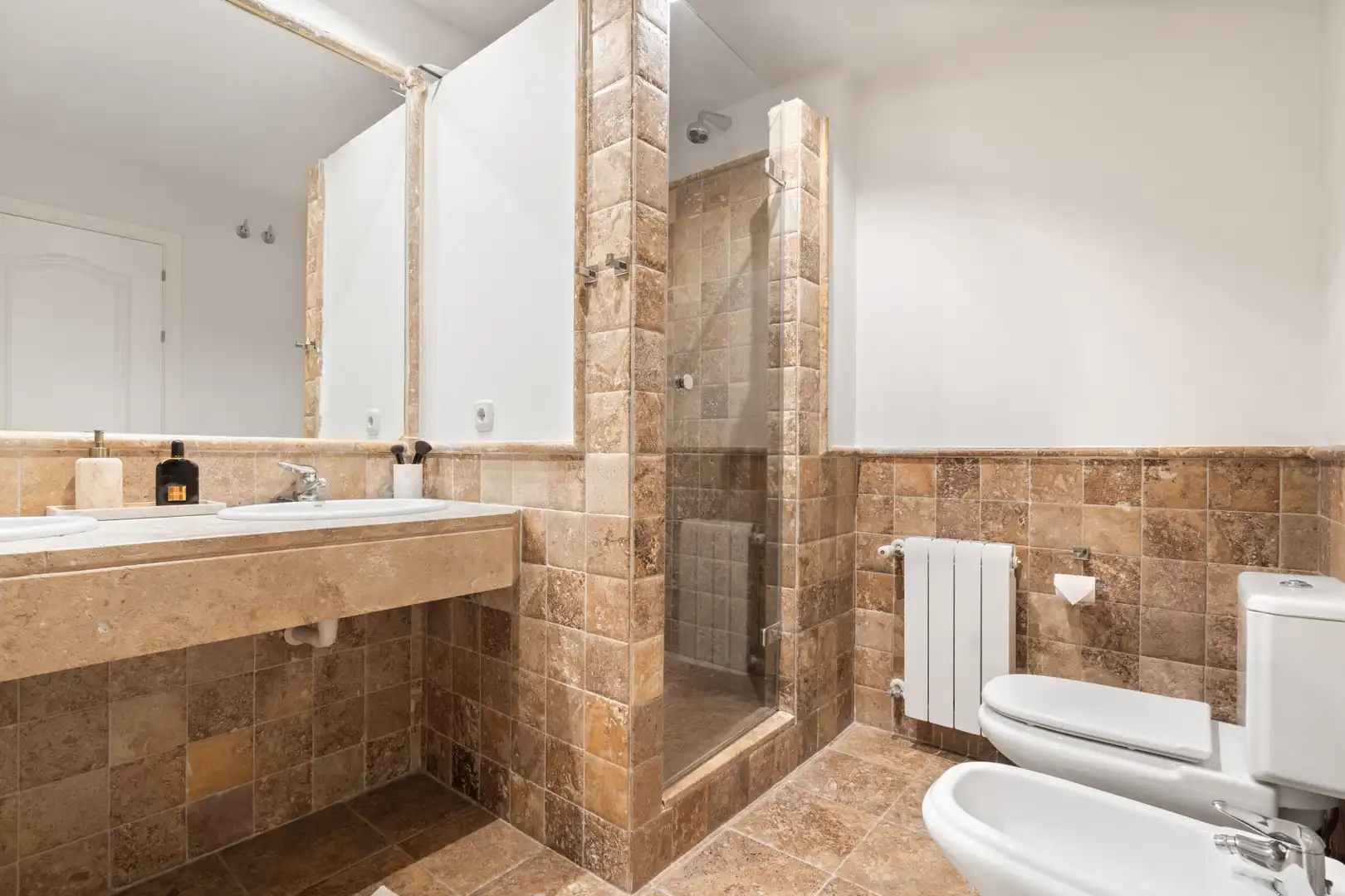 Bany de Apartament en venda en Benahavís amb Aire condicionat, Terrassa i Piscina