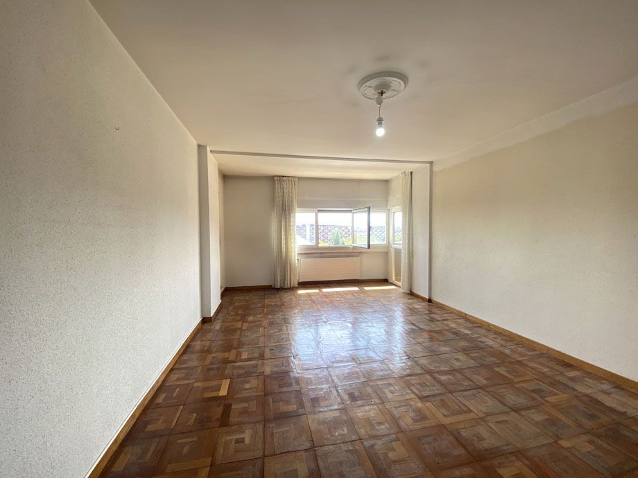 Sala d'estar de Pis en venda en Vitoria - Gasteiz amb Calefacció, Parquet i Terrassa
