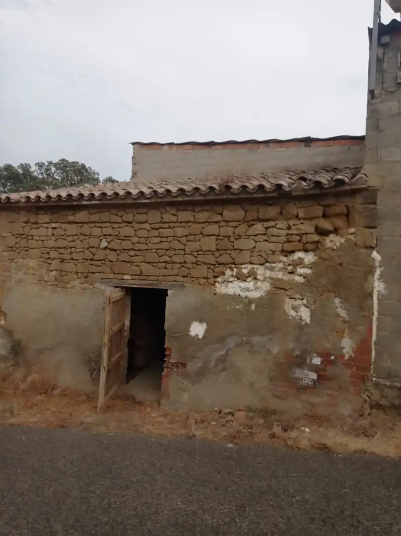 Exterior view of Country homes for sale in Castejón del Puente