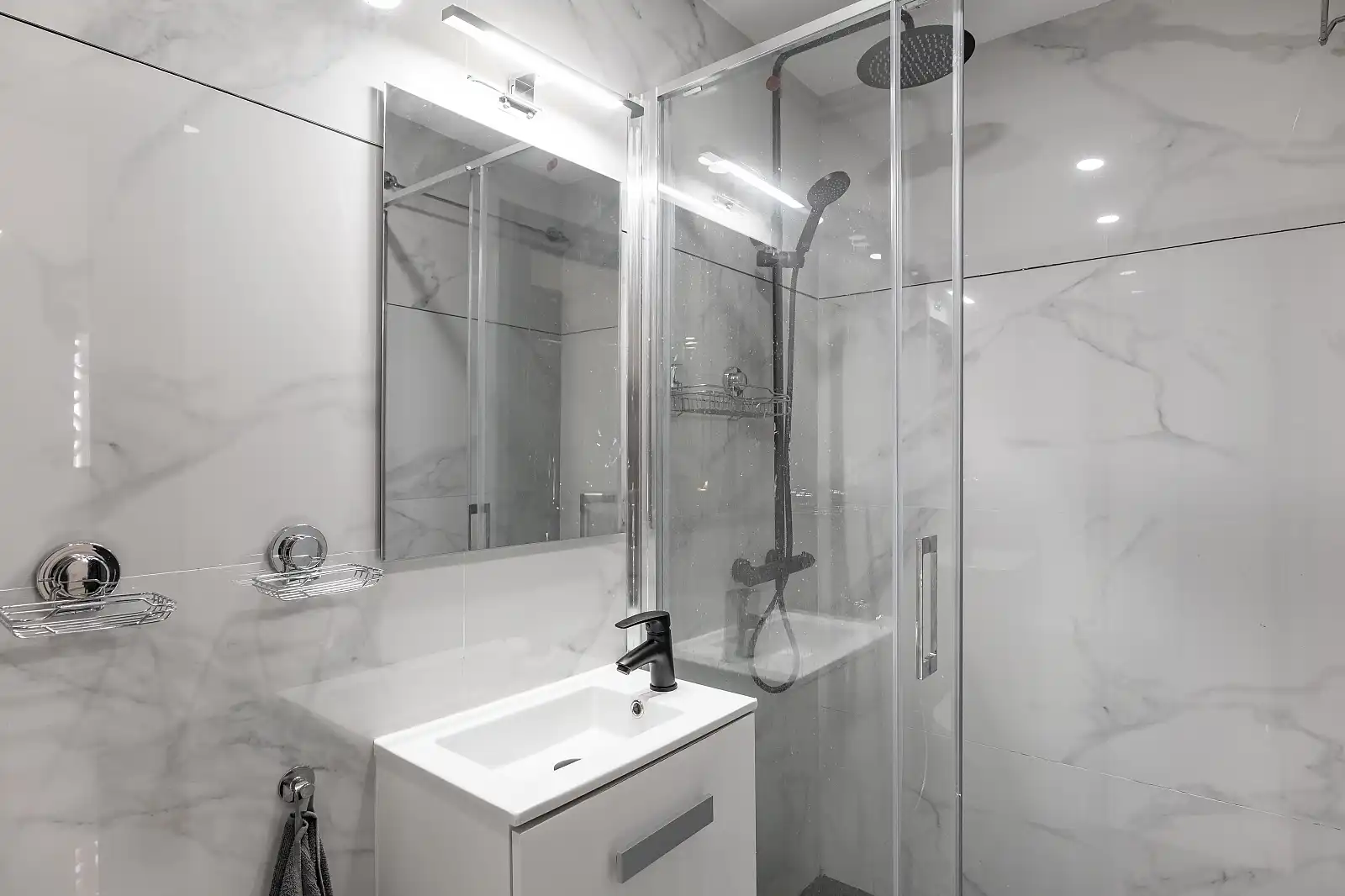 Bathroom of Houses for sale in Benalmádena  with Air Conditioner, Terrace and Swimming Pool