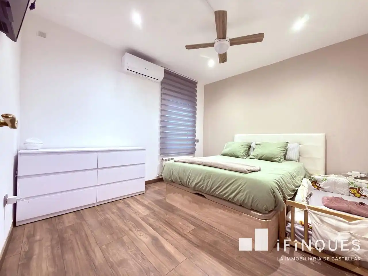 Habitación de Casa o chalet en venta en Terrassa con Aire acondicionado, Calefacción y Parquet