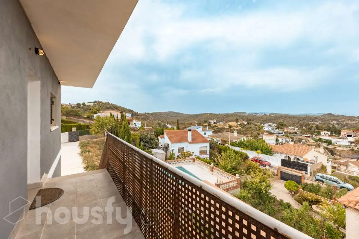 Vista exterior de Casa o xalet en venda en Calafell amb Jardí privat, Terrassa i Traster
