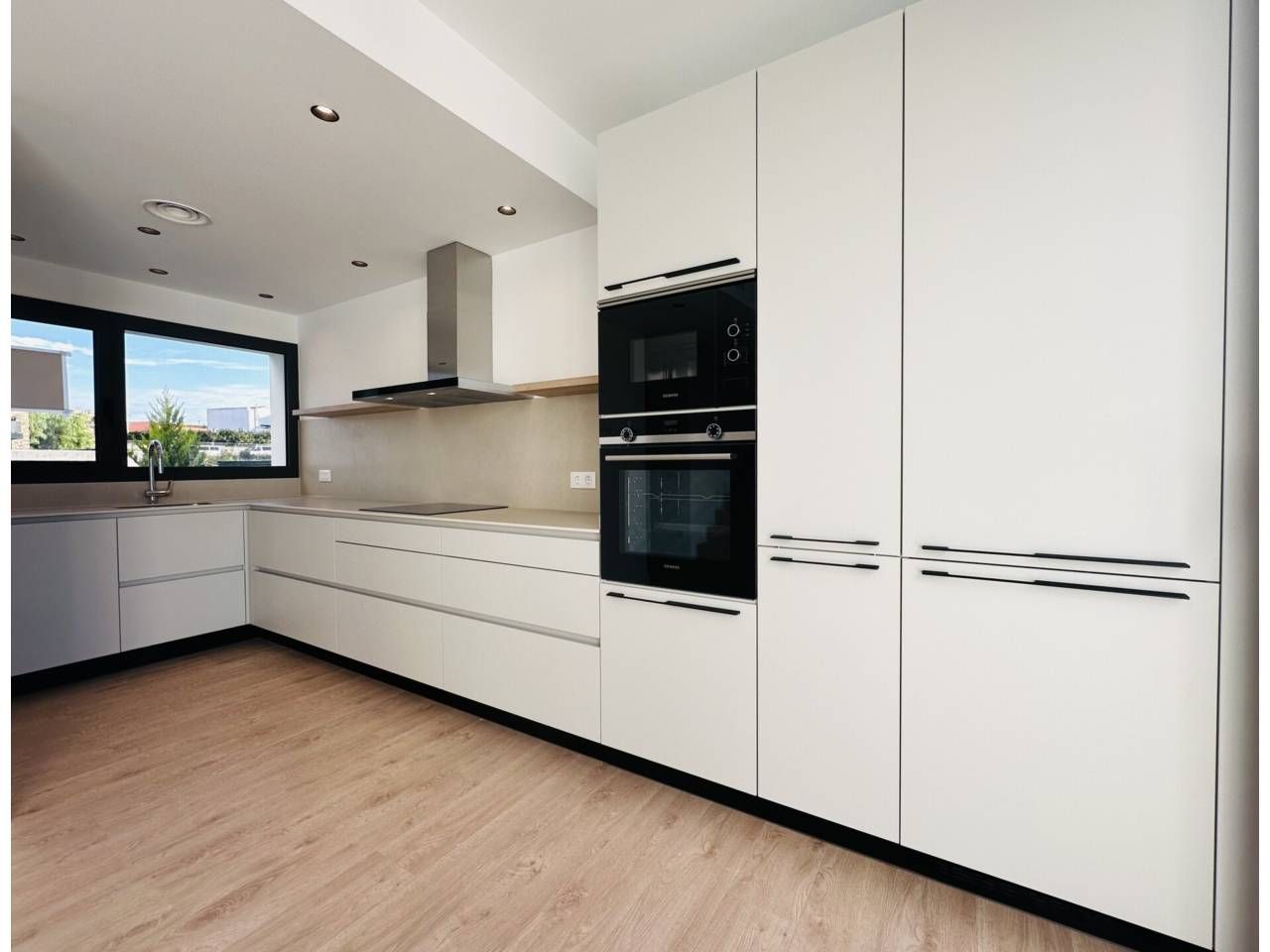 Kitchen of House or chalet for sale in Figueres  with Air Conditioner, Private garden and Parquet flooring