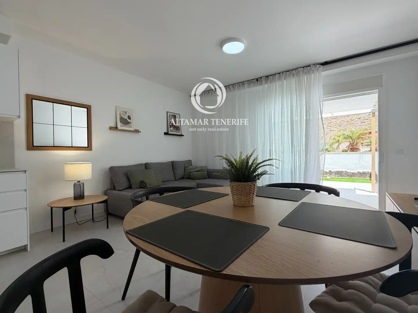 Außenansicht von Wohnungen zur Miete in Adeje mit Terrasse, Schwimmbad und Möbliert
