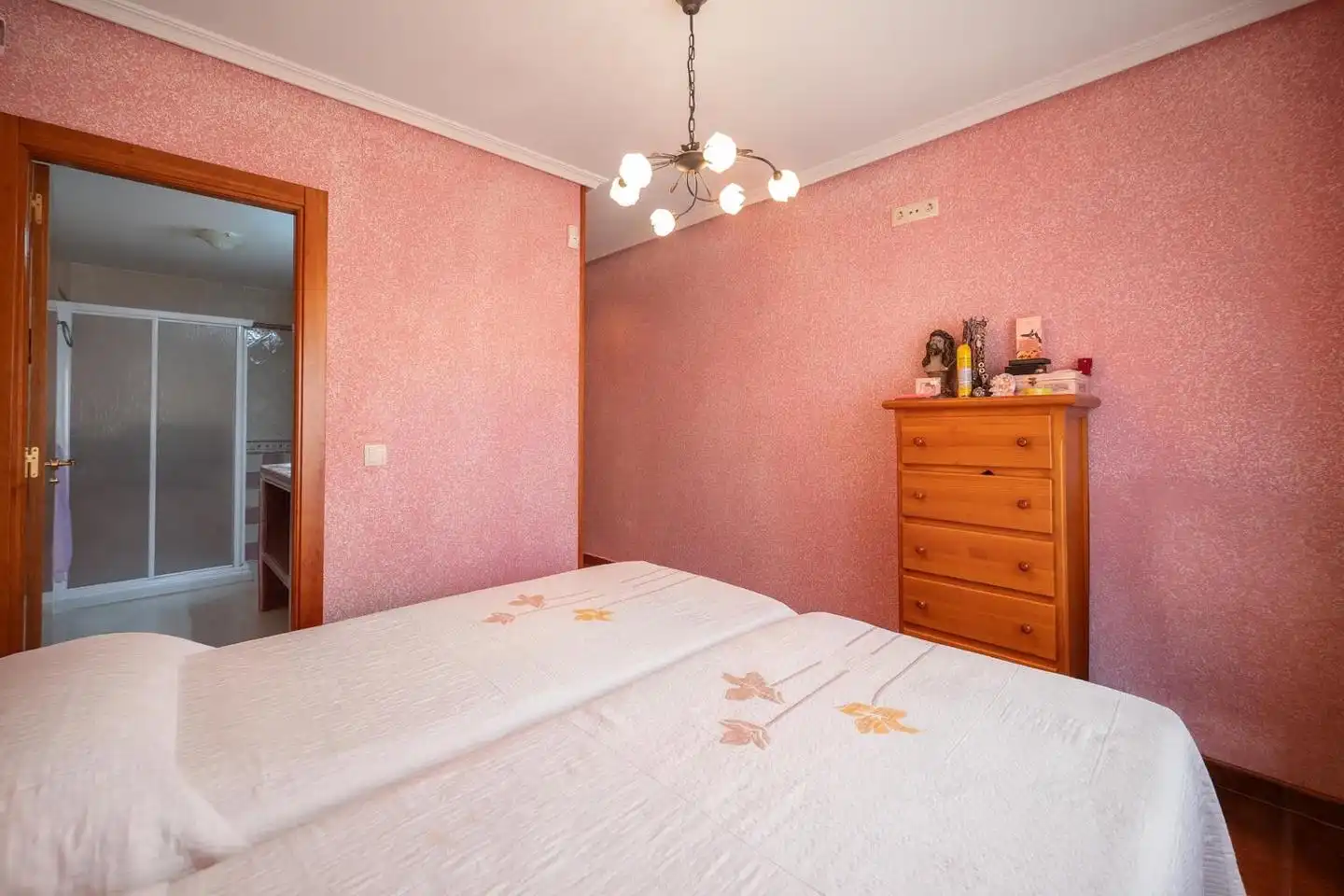 Habitación de Casa o chalet en venta en Ávila con Calefacción, Jardín privado y Terraza