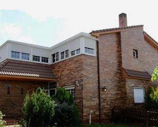 Vista exterior de Casa o xalet en venda en Villamayor amb Calefacció, Terrassa i Traster