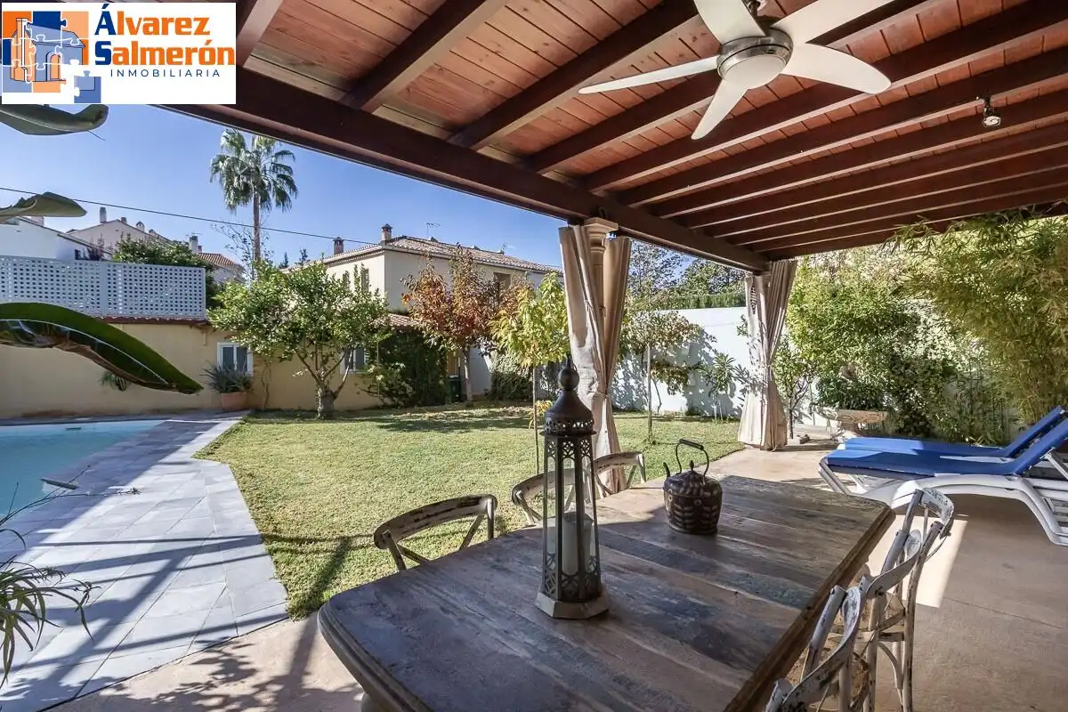 Houses for sale in Calle ZORAYA, Camino de los Neveros - Serrallo