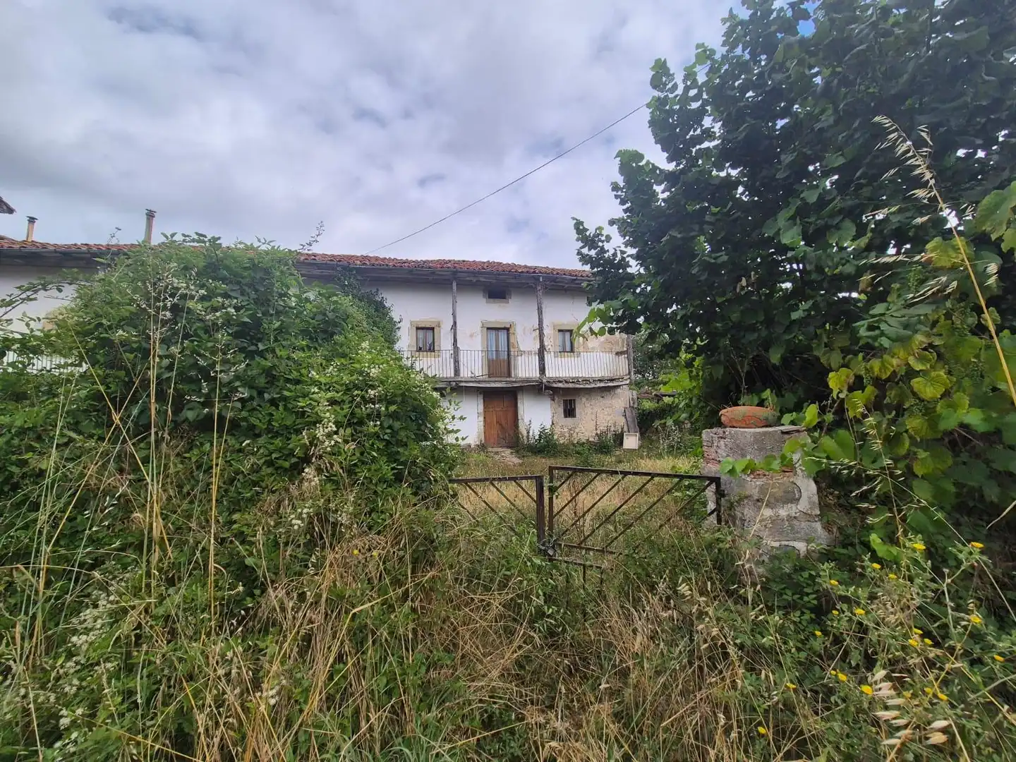 Vista exterior de Casa adosada en venta en Merindad de Montija con Jardín privado
