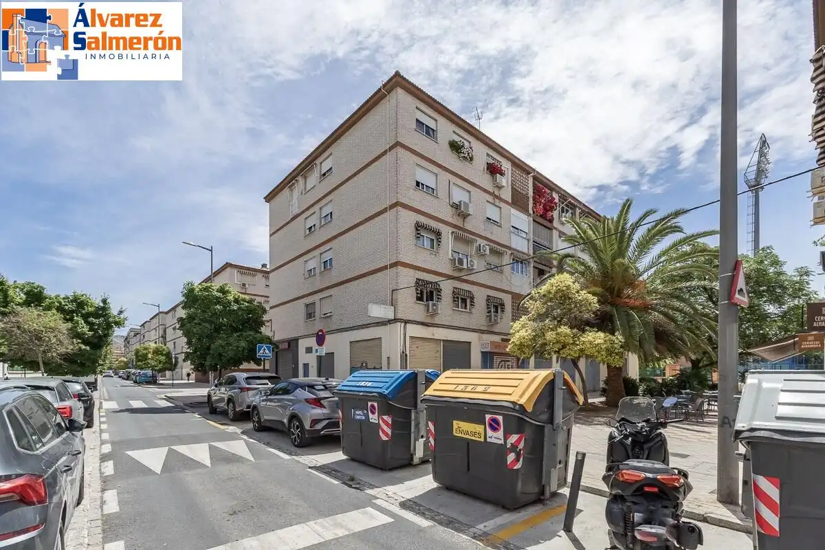 Vista exterior de Pis en venda en Granada amb Aire condicionat i Calefacció