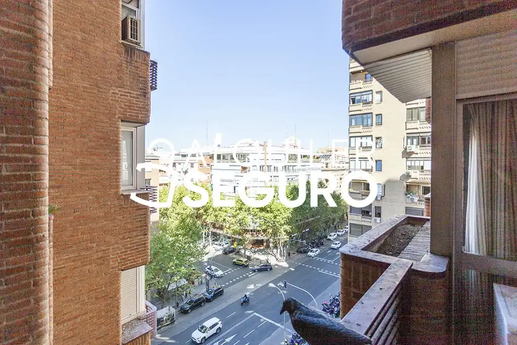 Exterior view of Flat for rent in Madrid  with Heating, Terrace and Furnished