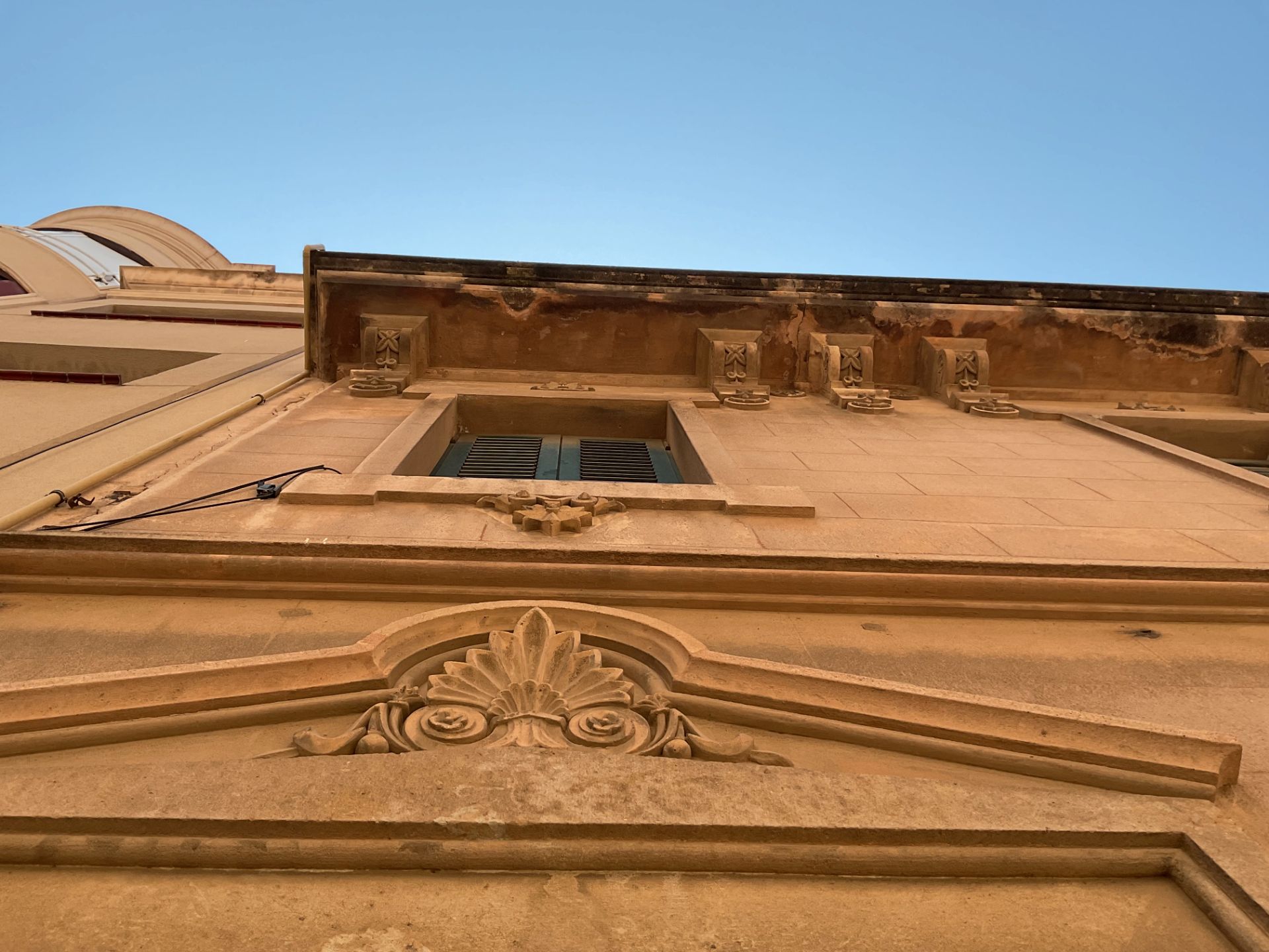 Exterior view of Single-family semi-detached for sale in  Barcelona Capital  with Terrace and Balcony